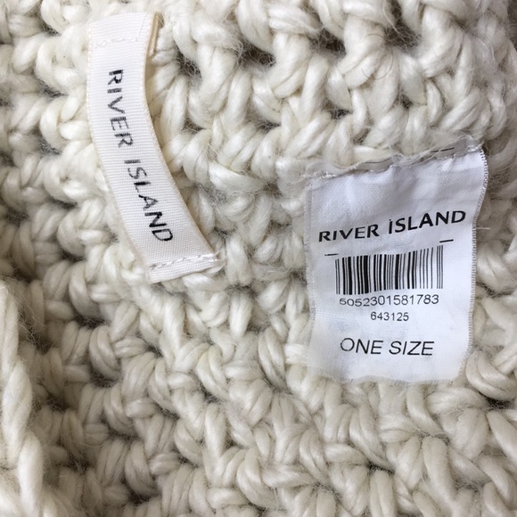 River Island Chunky Beany Pom Pom Hat Fall Winter - Picture 9 of 11